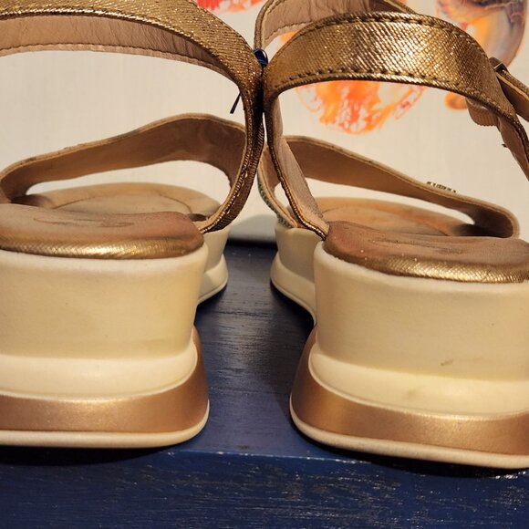 Women's size 9 JUICY COUTURE bronze shimmery and jeweled ankle strap sandals - Picture 8 of 9